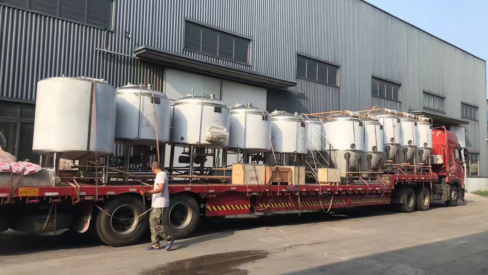 河口精酿啤酒设备厂—精酿啤酒设备